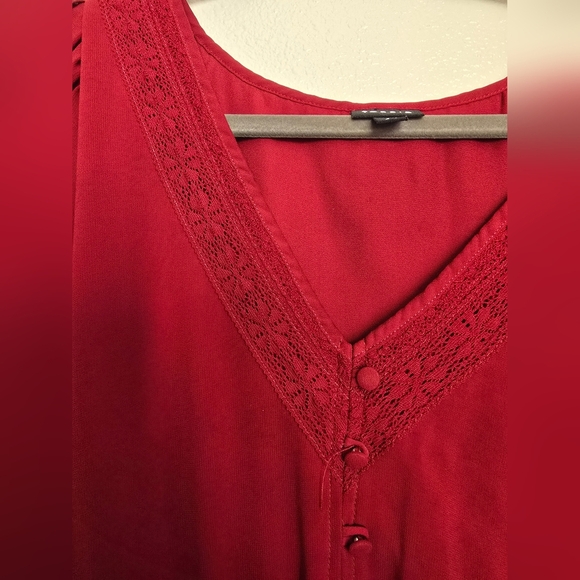 Torrid Scarlet Floral Blouse - Picture 7 of 8